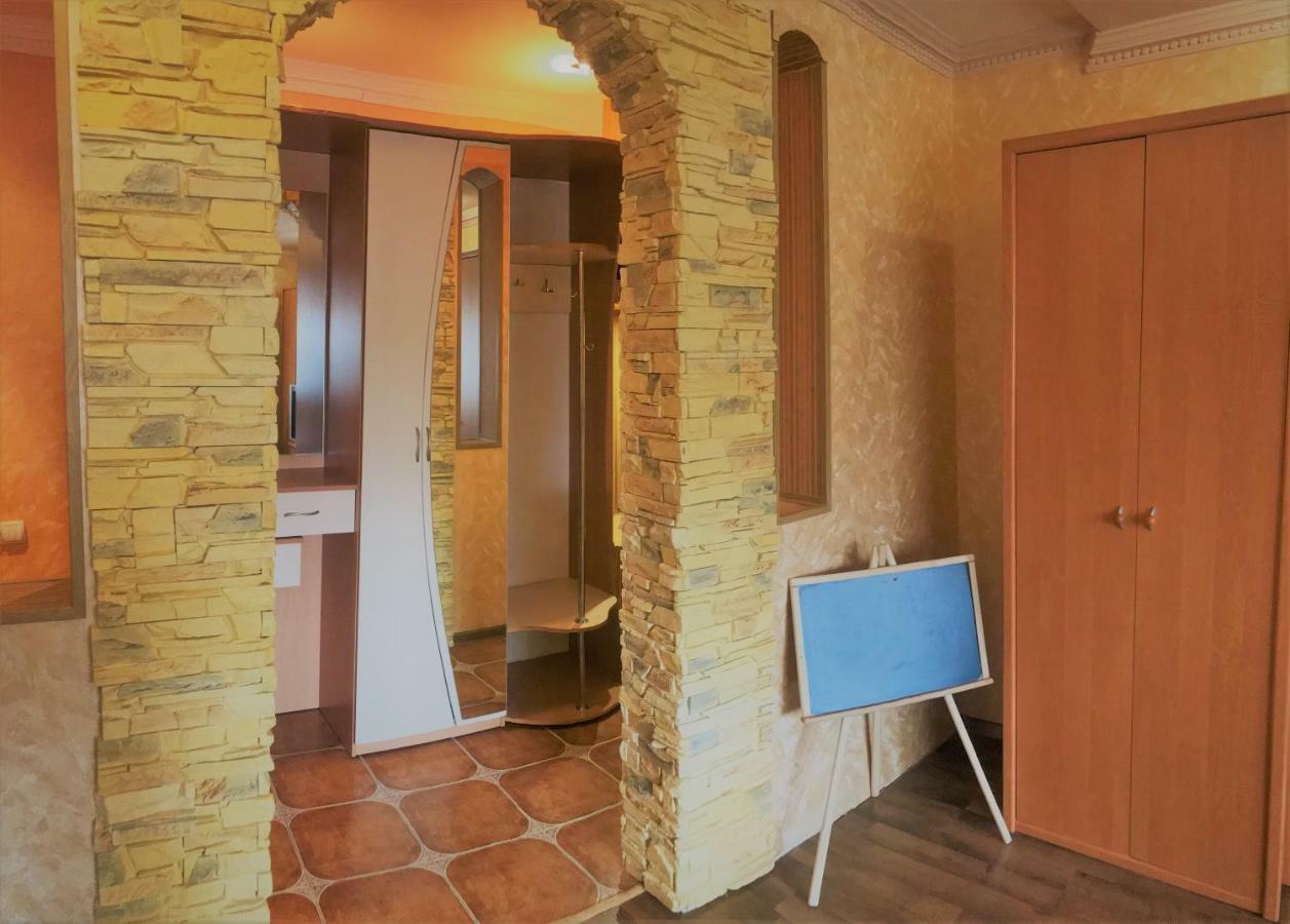 Семейные Апартаменты В Новом Районе У Софиевского Парка Uman Exterior foto