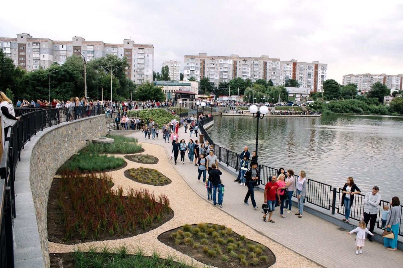Семейные Апартаменты В Новом Районе У Софиевского Парка Uman Exterior foto